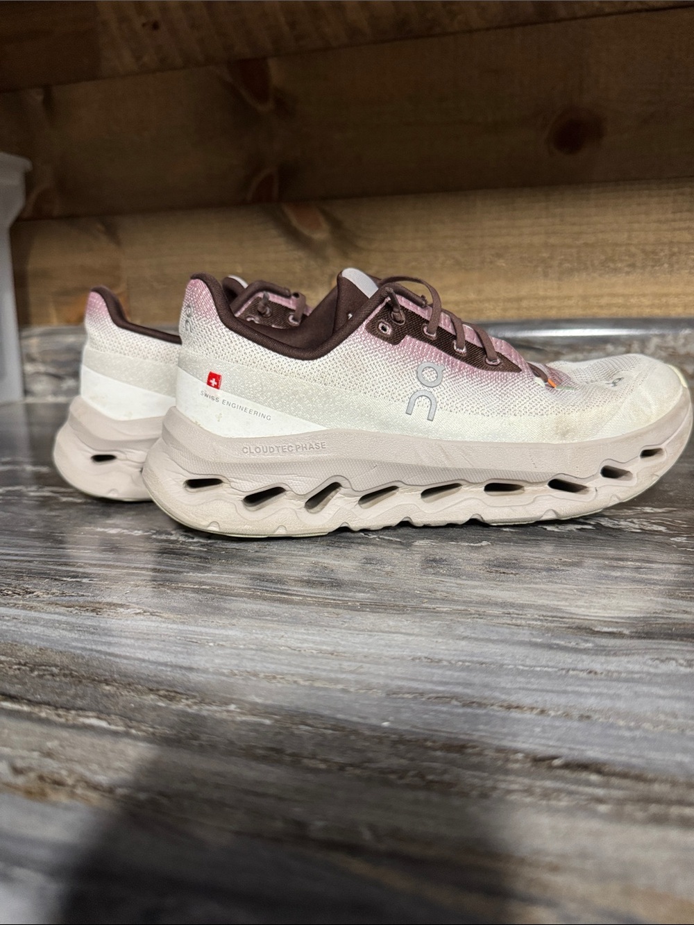 New ON Running Brand Cloud Cloudtilt Pearl Grey/Maroon Women's Shoes 2024 size 9